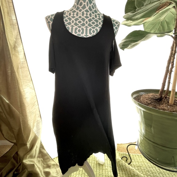 Forever 21 Black Cold Shoulder Shift Dress - Picture 1 of 15